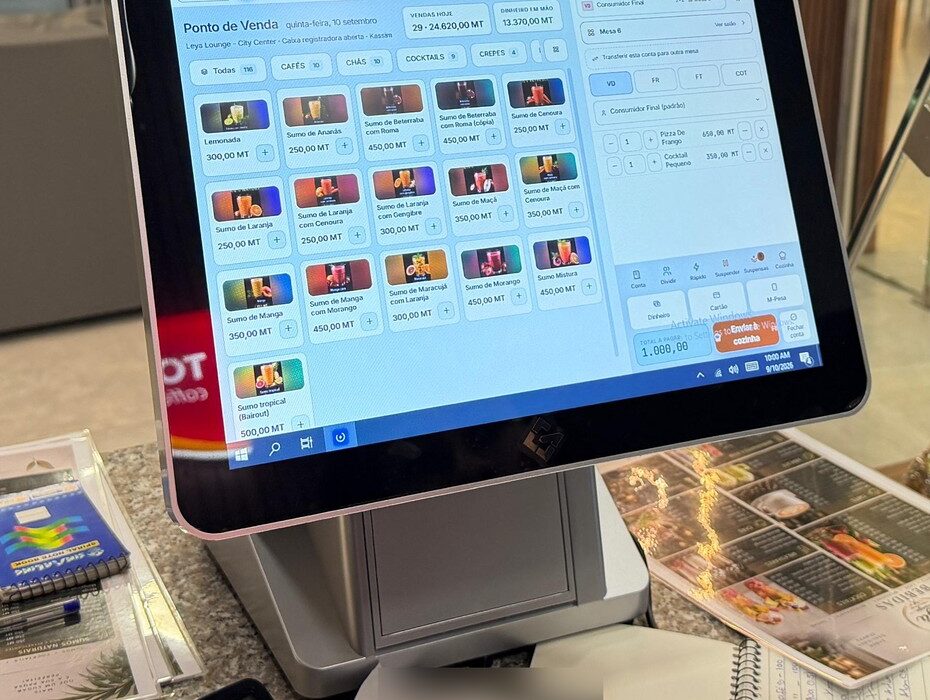 Terminal POS com o iFix 360 ao balcão do Leya Lounge, City Center, Nampula